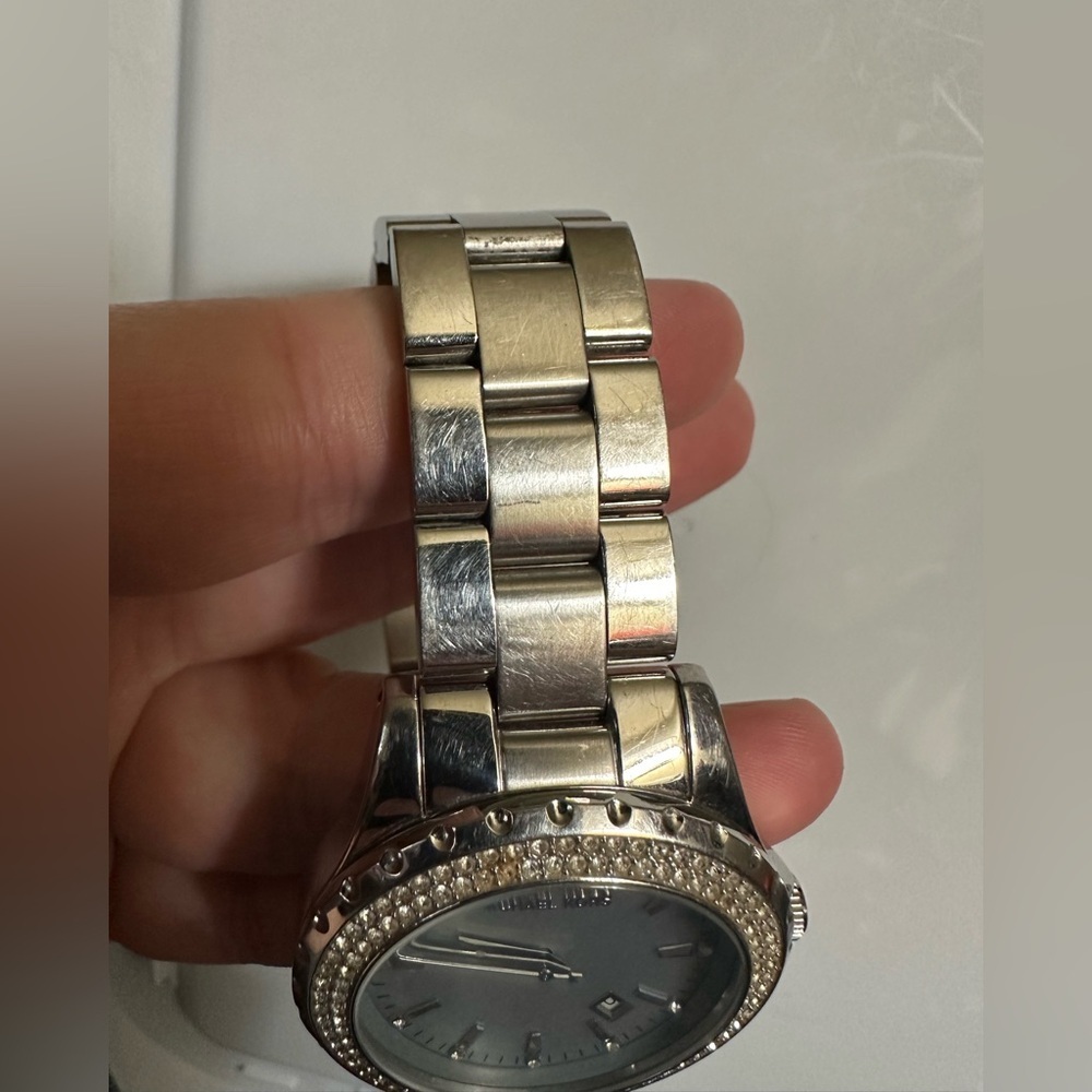 Michael Kors Silver watch with Crystal Bezel - Picture 5 of 11
